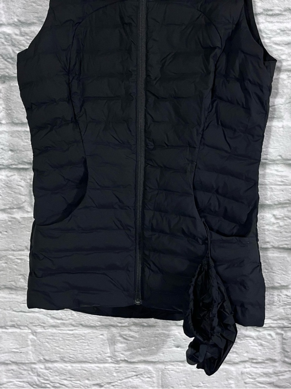 Lululemon size 6 Pack it Down Vest - Black - Windproof Waterproof 700-fill-power - Picture 9 of 16